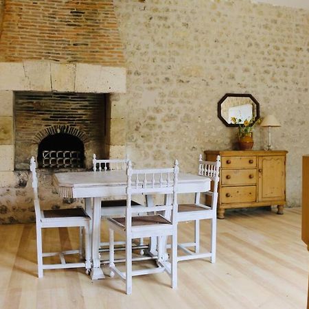 As Seen On A New Life In The Sun - Beautiful 3 Bedroom Cottage With Shared Pool Montboyer Zewnętrze zdjęcie