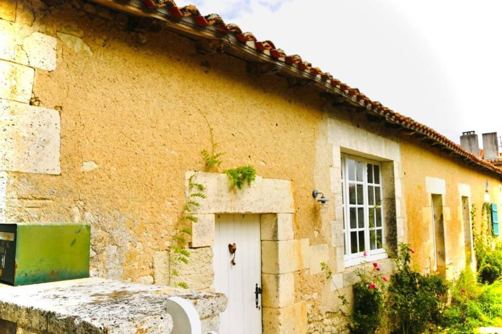 As Seen On A New Life In The Sun - Beautiful 3 Bedroom Cottage With Shared Pool Montboyer Zewnętrze zdjęcie