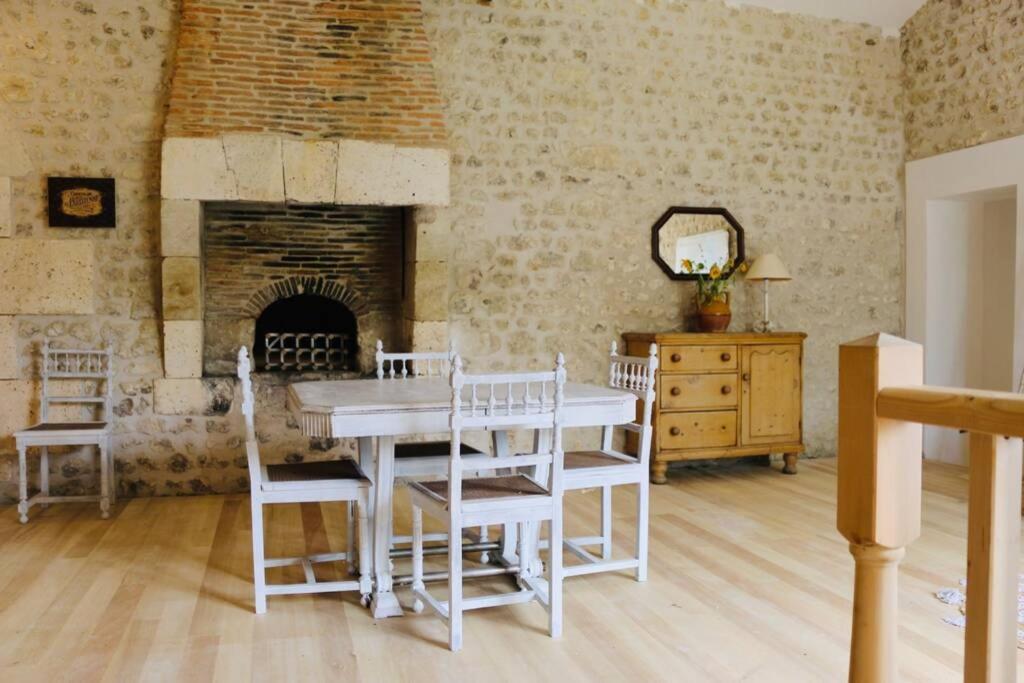 As Seen On A New Life In The Sun - Beautiful 3 Bedroom Cottage With Shared Pool Montboyer Zewnętrze zdjęcie