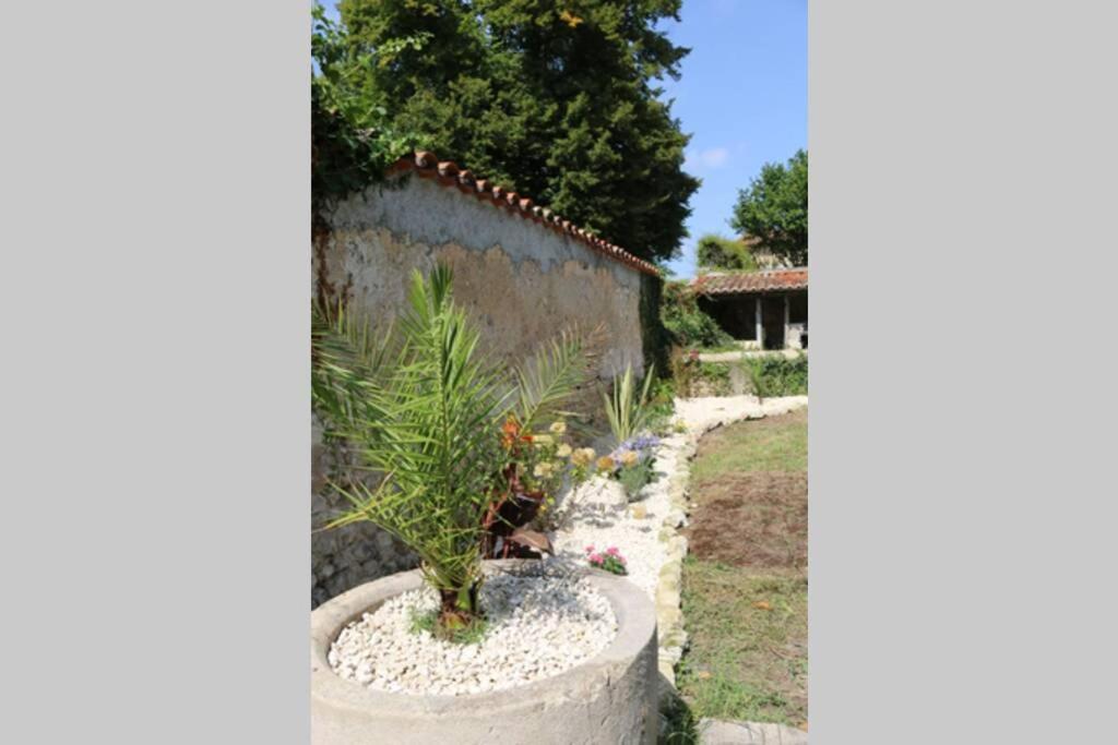 As Seen On A New Life In The Sun - Beautiful 3 Bedroom Cottage With Shared Pool Montboyer Zewnętrze zdjęcie
