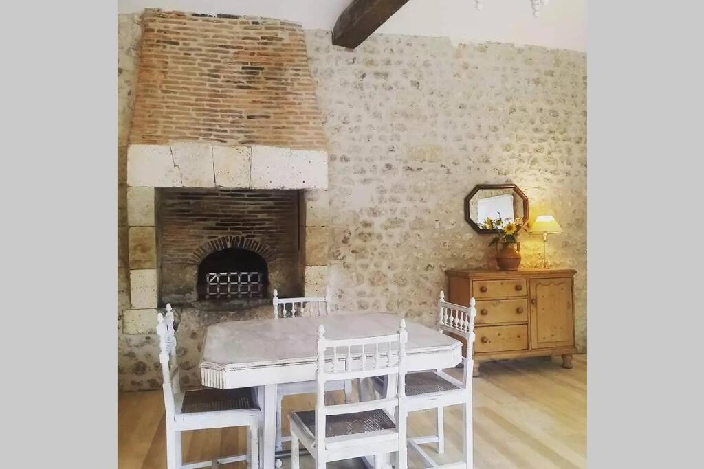 As Seen On A New Life In The Sun - Beautiful 3 Bedroom Cottage With Shared Pool Montboyer Zewnętrze zdjęcie