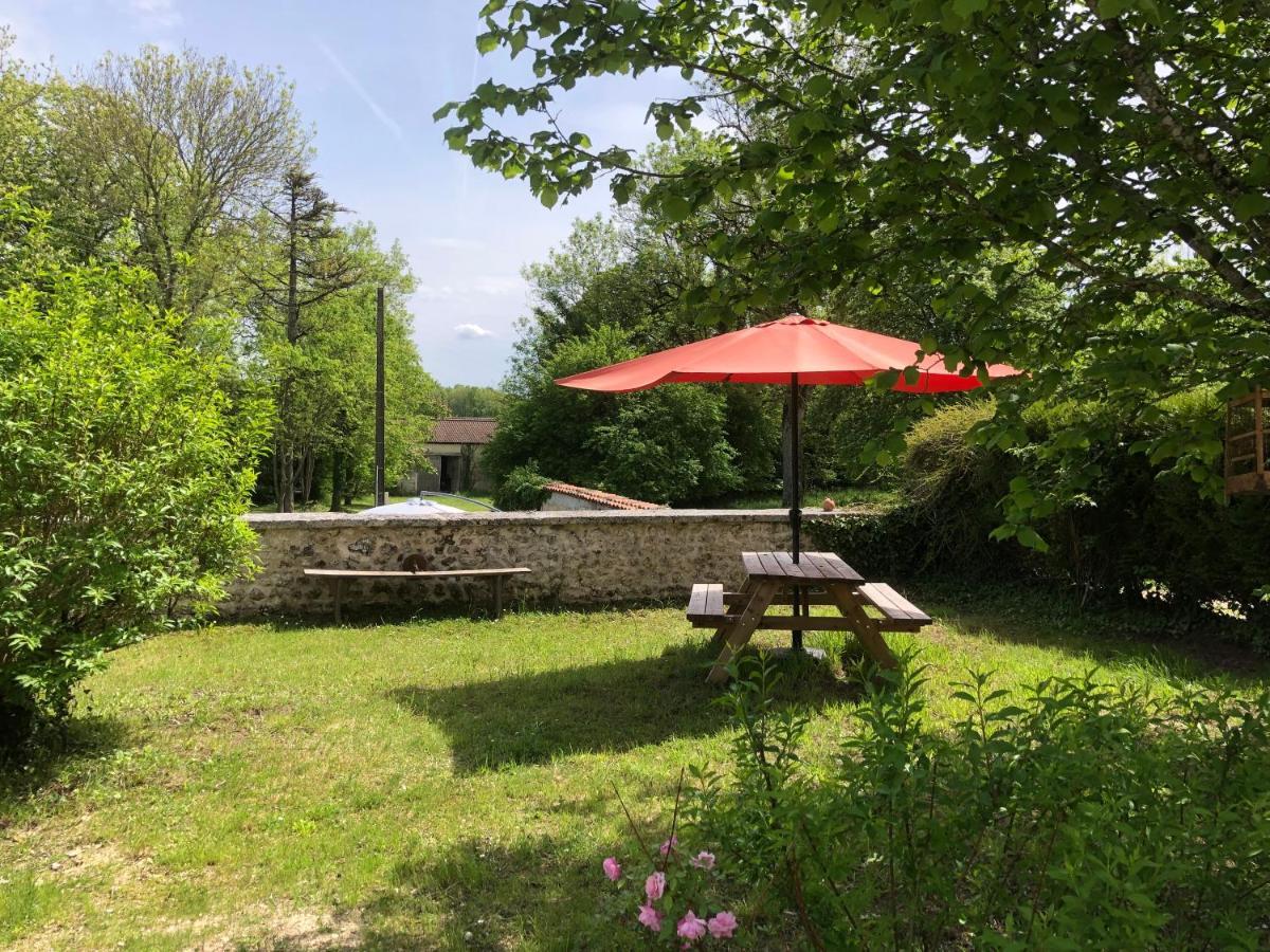 As Seen On A New Life In The Sun - Beautiful 3 Bedroom Cottage With Shared Pool Montboyer Zewnętrze zdjęcie