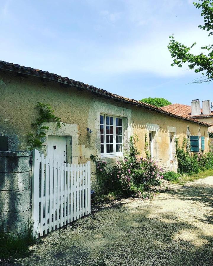 As Seen On A New Life In The Sun - Beautiful 3 Bedroom Cottage With Shared Pool Montboyer Zewnętrze zdjęcie