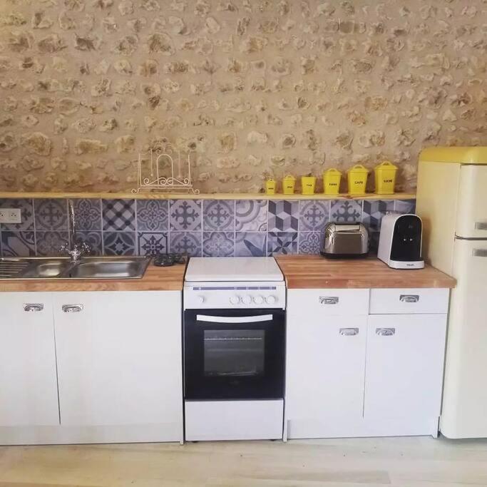 As Seen On A New Life In The Sun - Beautiful 3 Bedroom Cottage With Shared Pool Montboyer Zewnętrze zdjęcie